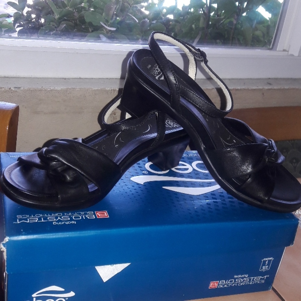 Abeo 'Gabbie' Black Leather Sandals - Brand New